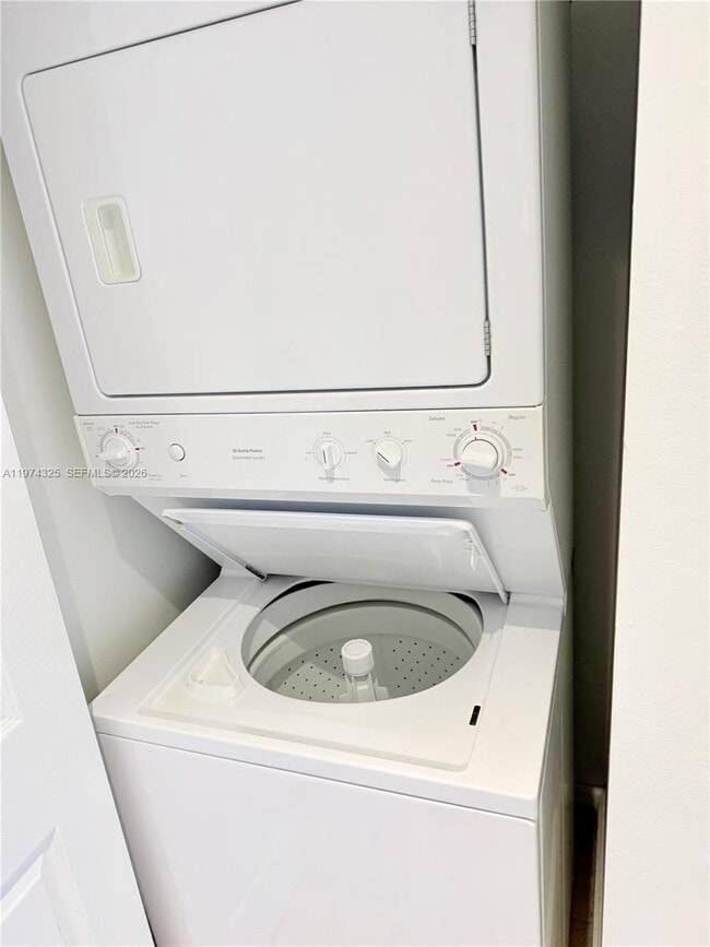 Building Photo - 511 SE 5 Ave