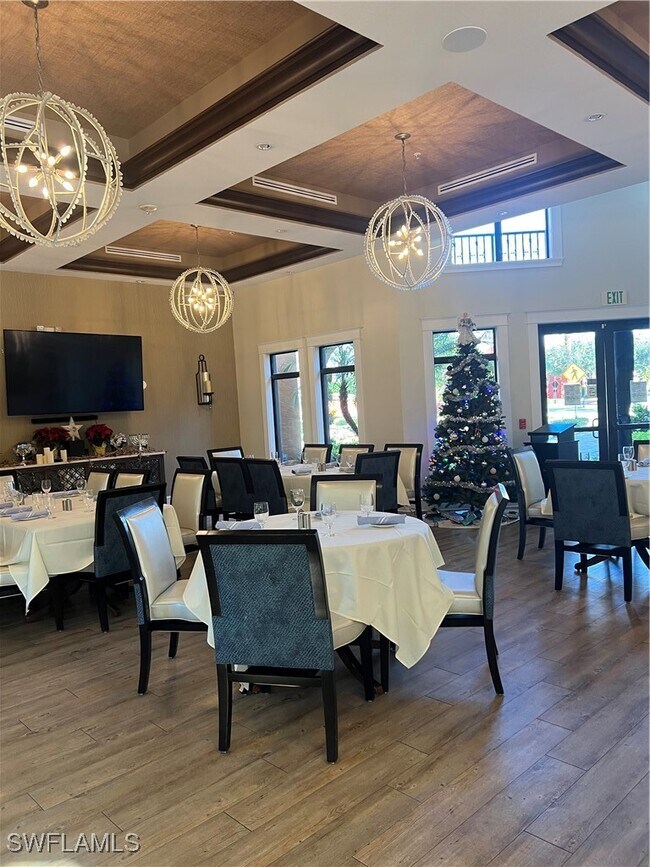 Building Photo - 9081 Albion Ln S