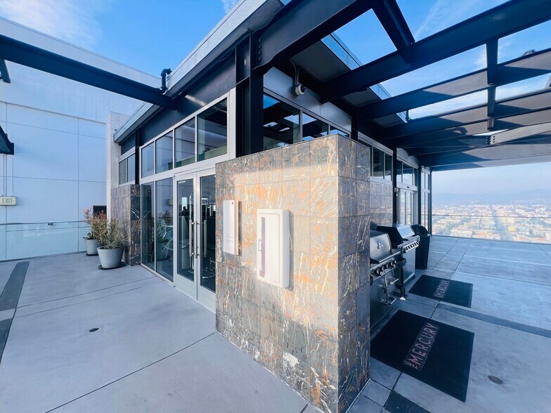 Building Photo - 3810 Wilshire Blvd