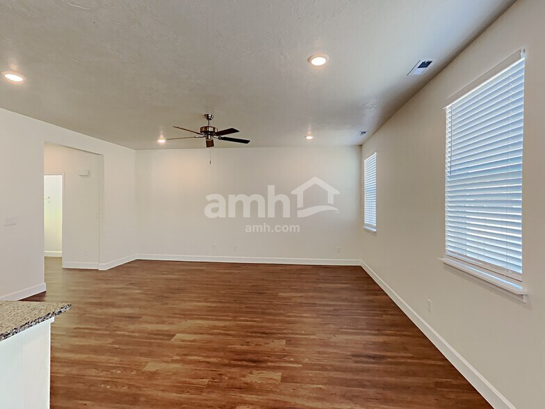 Building Photo - 373 North St