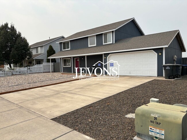 Building Photo - $500 Rent Credit - Charming 4-bedroom home with laundry and full kitchen, located near WA-17 and ...