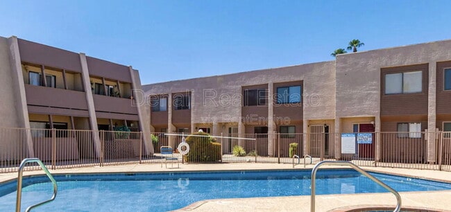 Building Photo - 1329 S Mitchell Dr