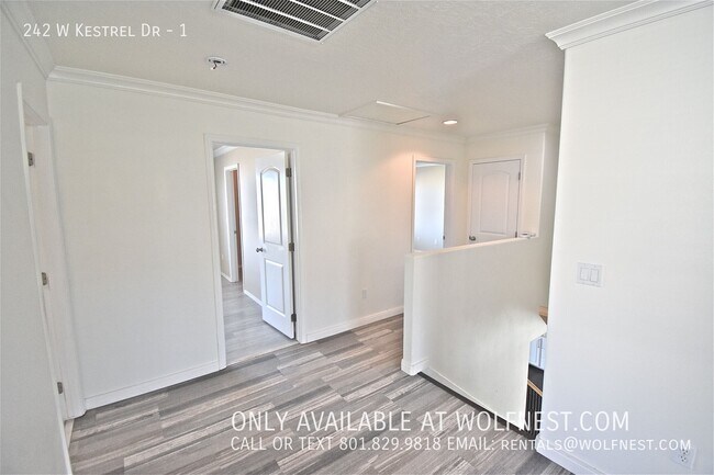 Building Photo - 242 Kestrel Dr
