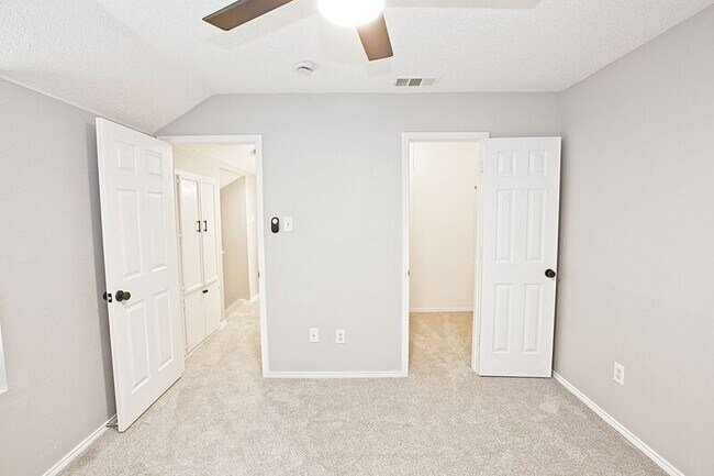 Building Photo - 1379 Honeysuckle Ln