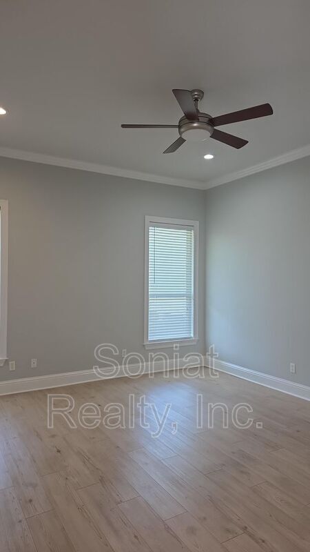 Building Photo - 5815 Catina St