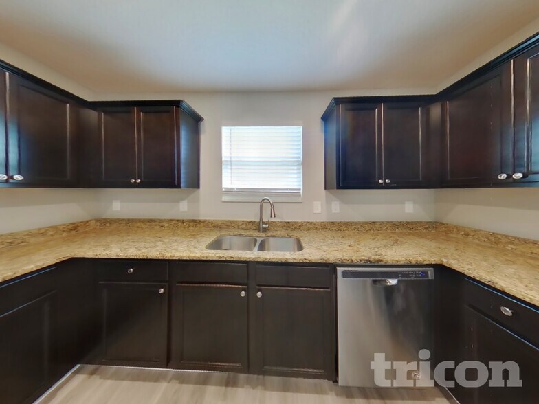 Building Photo - 77009 Birdseye Ct