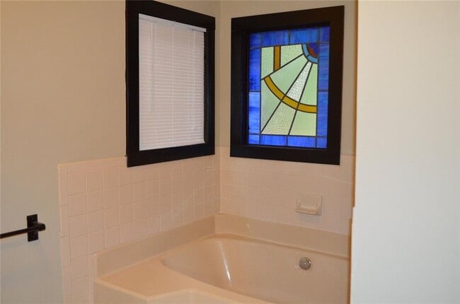 Building Photo - 2745 Peachtree Walk