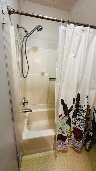 Building Photo - 139 Stetson St