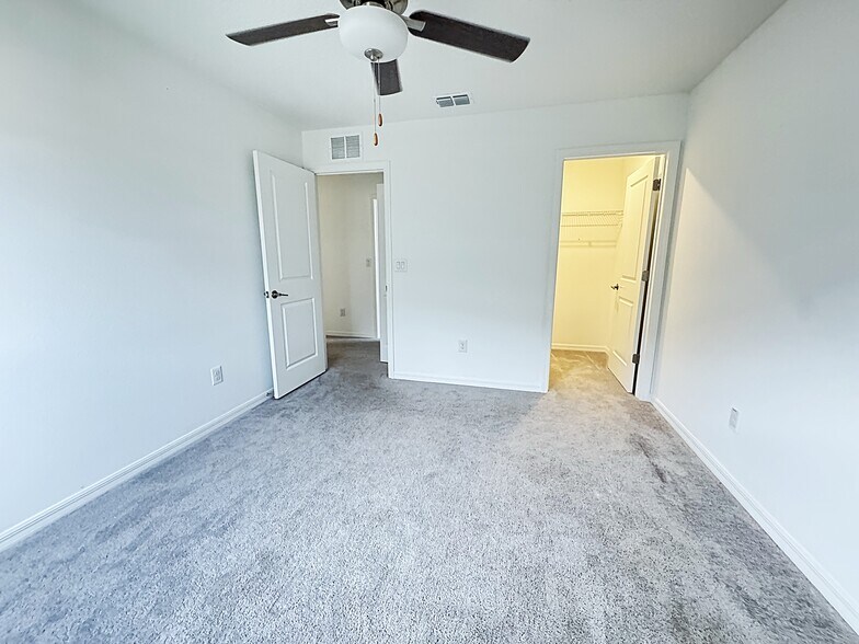 Building Photo - 2505 Leonia Ln