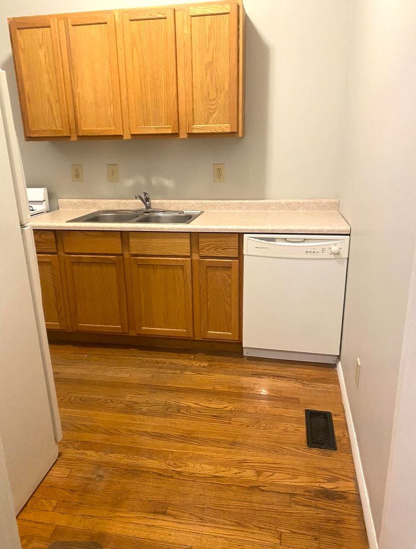 Building Photo - 718 Brown St