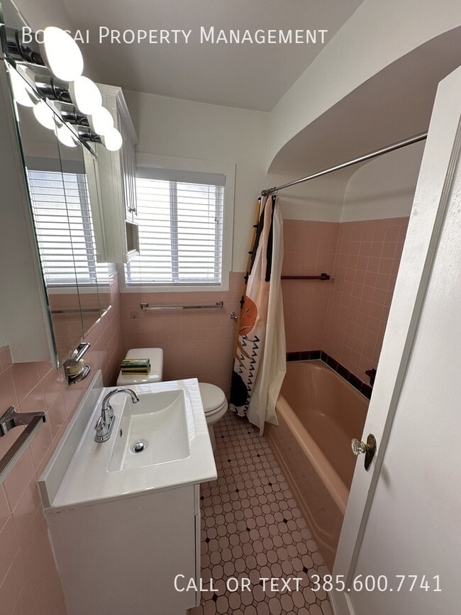 Building Photo - 7527 S Jefferson-