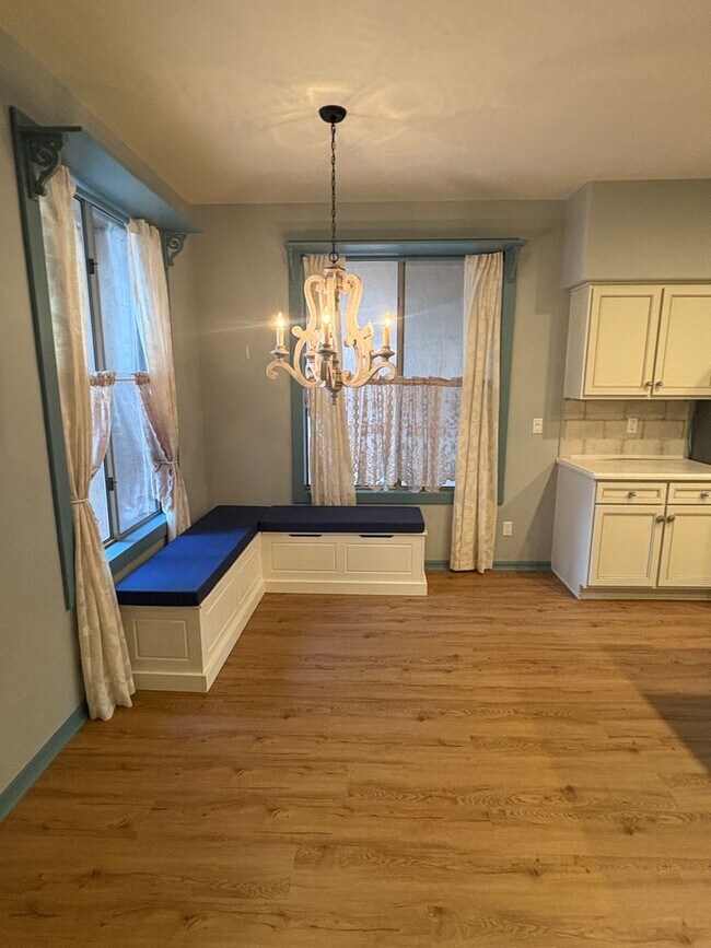 Building Photo - 110 E Bighorn Ct