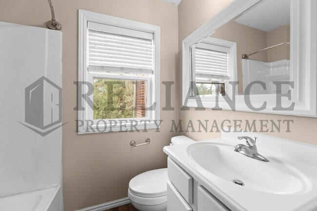 Building Photo - 2318 E Mesita St