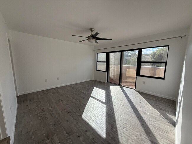 Building Photo - 6670 Villa Sonrisa Dr