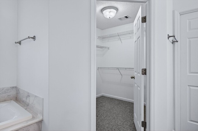 Building Photo - 568 Marshview Dr