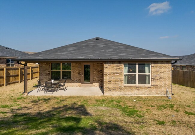 Building Photo - Must See!!! Stunning 4 Bed/2.5 Bath Home -...
