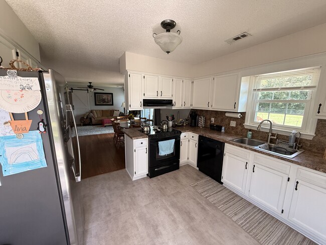Building Photo - 2029 Bugle Dr