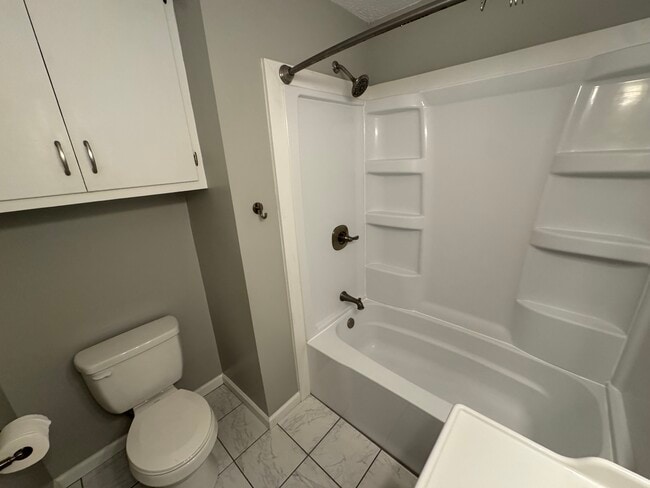 Building Photo - 2312 Newton St