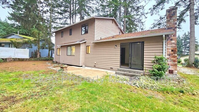 Building Photo - 5401 Pineridge Dr NE