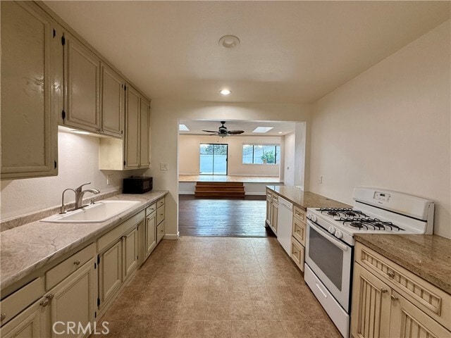 Building Photo - 14621 Fonthill Ave