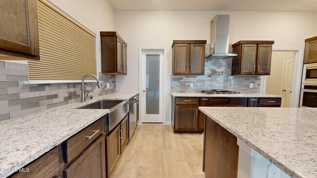 Building Photo - 500 La Entrada Cir