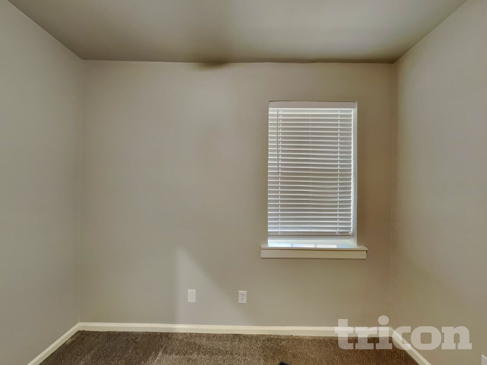 Building Photo - 624 Nora Ln