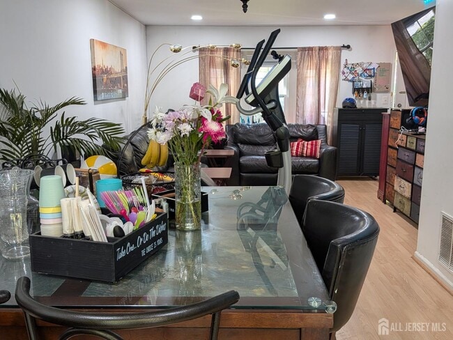 Building Photo - 2103 Timber Oaks Rd