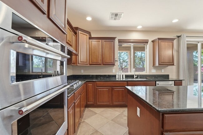 Building Photo - Spacious 3-Bedroom + Loft Home with Mounta...