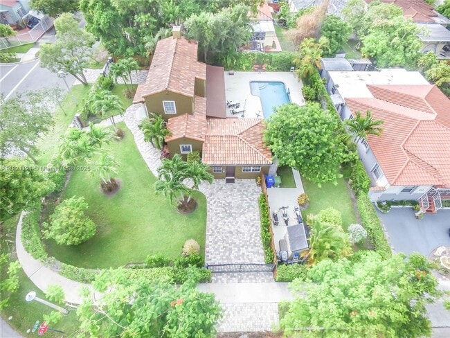 Building Photo - 1700 SW 14th Ave