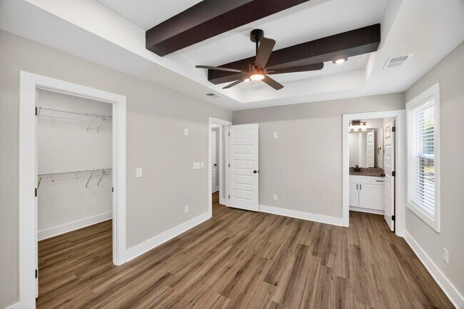 Building Photo - 206 Ross Ave