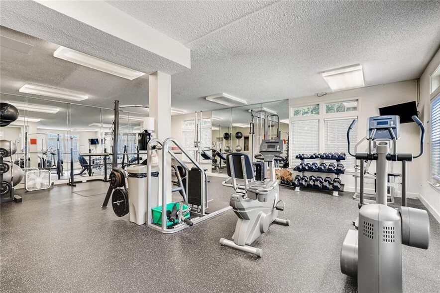 Gyn - 240 Renaissance Pkwy NE