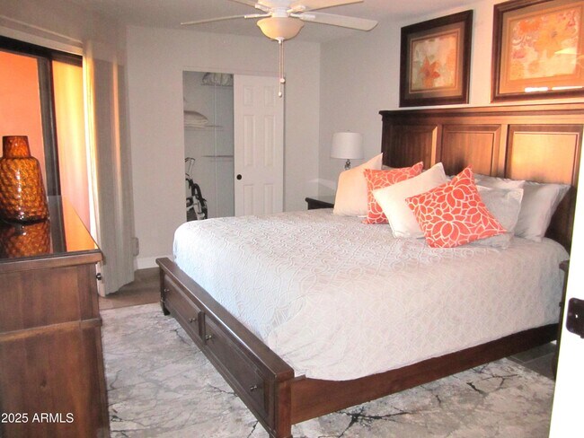 Building Photo - 4303 E Cactus Rd