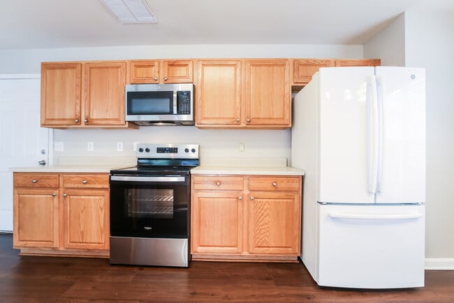 Building Photo - 2043 Swimming Hole Cir