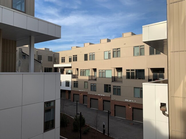 Building Photo - Stunning 3-Bed Townhome with Garage in Northern Liberties! Available mid-July!