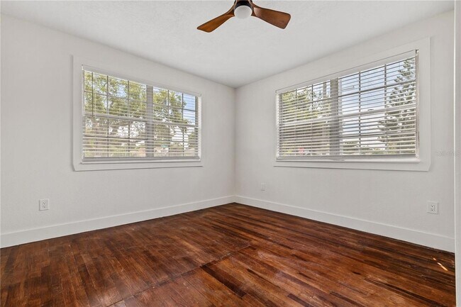 Building Photo - 2202 N Glen Ave
