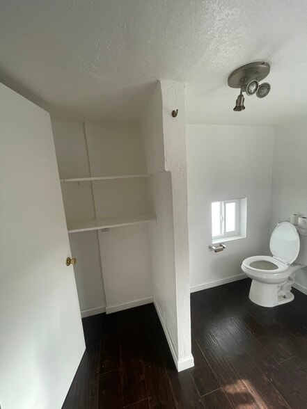 Building Photo - 523 Mitchell Ave