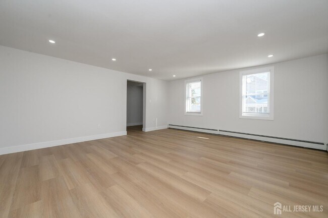 Building Photo - 8 Orchard St