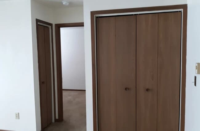 Building Photo - 700 W Main St