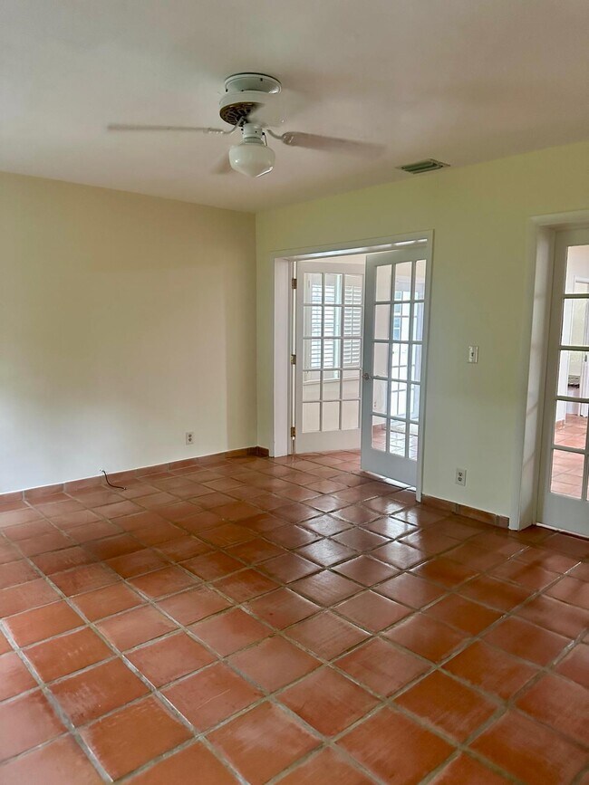 Building Photo - 619 Altara Ave