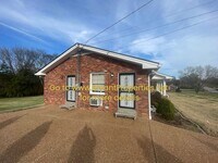 Building Photo - 1250 Dalemere Dr