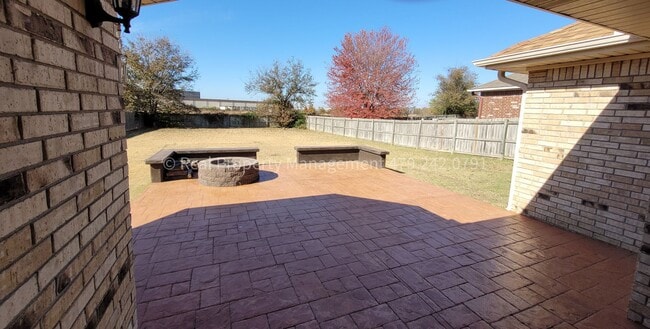 Building Photo - 7214 Red Pine Dr