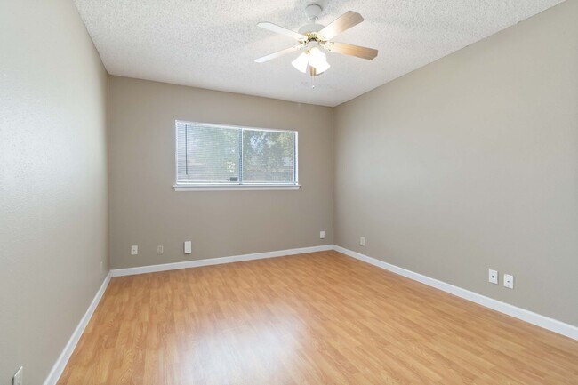 Building Photo - Charming 3-Bedroom Home Available for Rent!