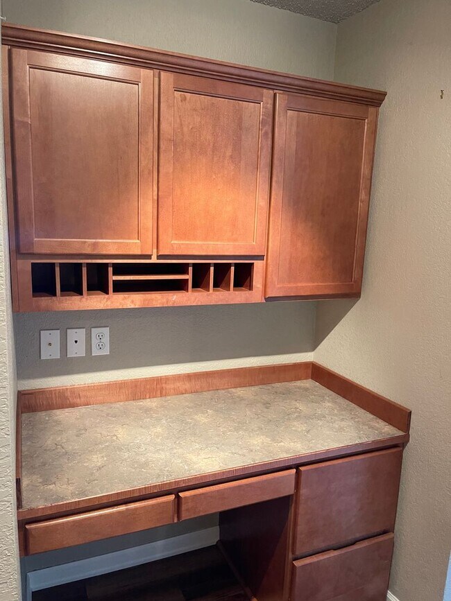 Building Photo - Spacious Condo in North Seattle!