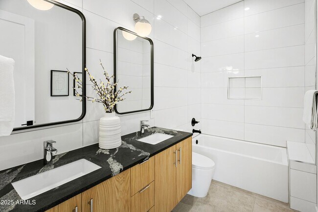 Building Photo - 4002 N 33rd Pl