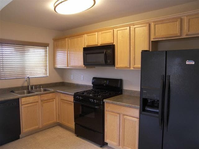 Building Photo - 312 J Ave