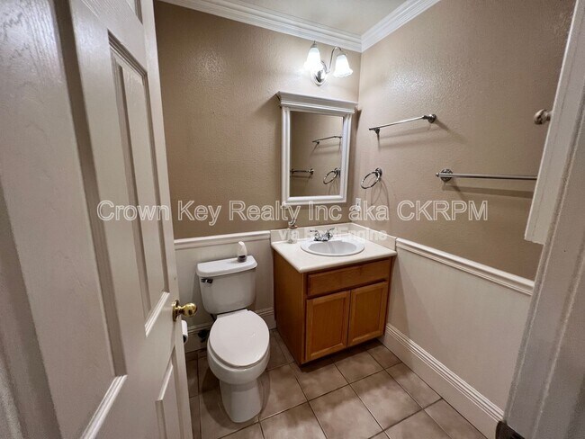 Building Photo - 673 Nacomis Ct