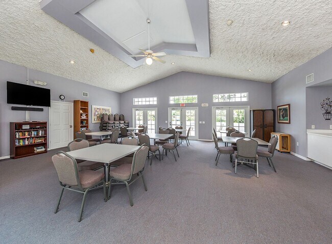 Building Photo - 540 Clubside Cir