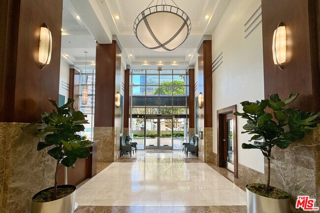 Building Photo - 488 E Ocean Blvd