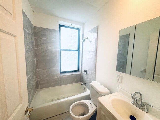 Building Photo - 336 4th St