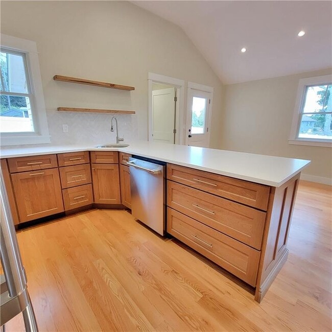 Building Photo - 33 Sakonnet Dr